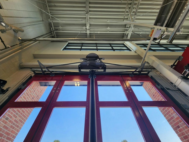 The low-maintenance construction of the FF30 and FF300 four-fold apparafts bay doors (periodic lubrication and checks of the safety systems) contributes to low total cost over the lifetime of the doors.