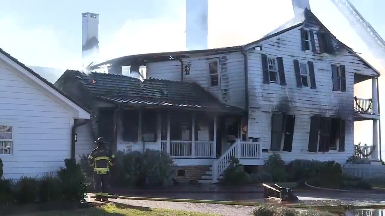 Crews battle fire at historic Duncan House in Beaufort