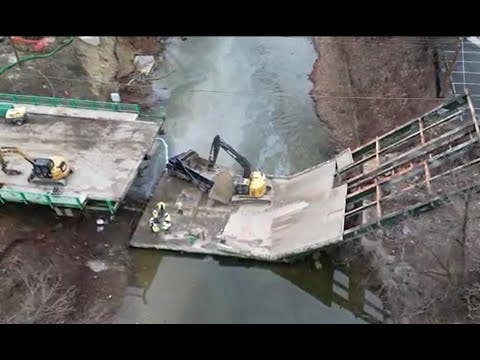 A look from Skyview9 at the Washington Avenue Bridge collapse