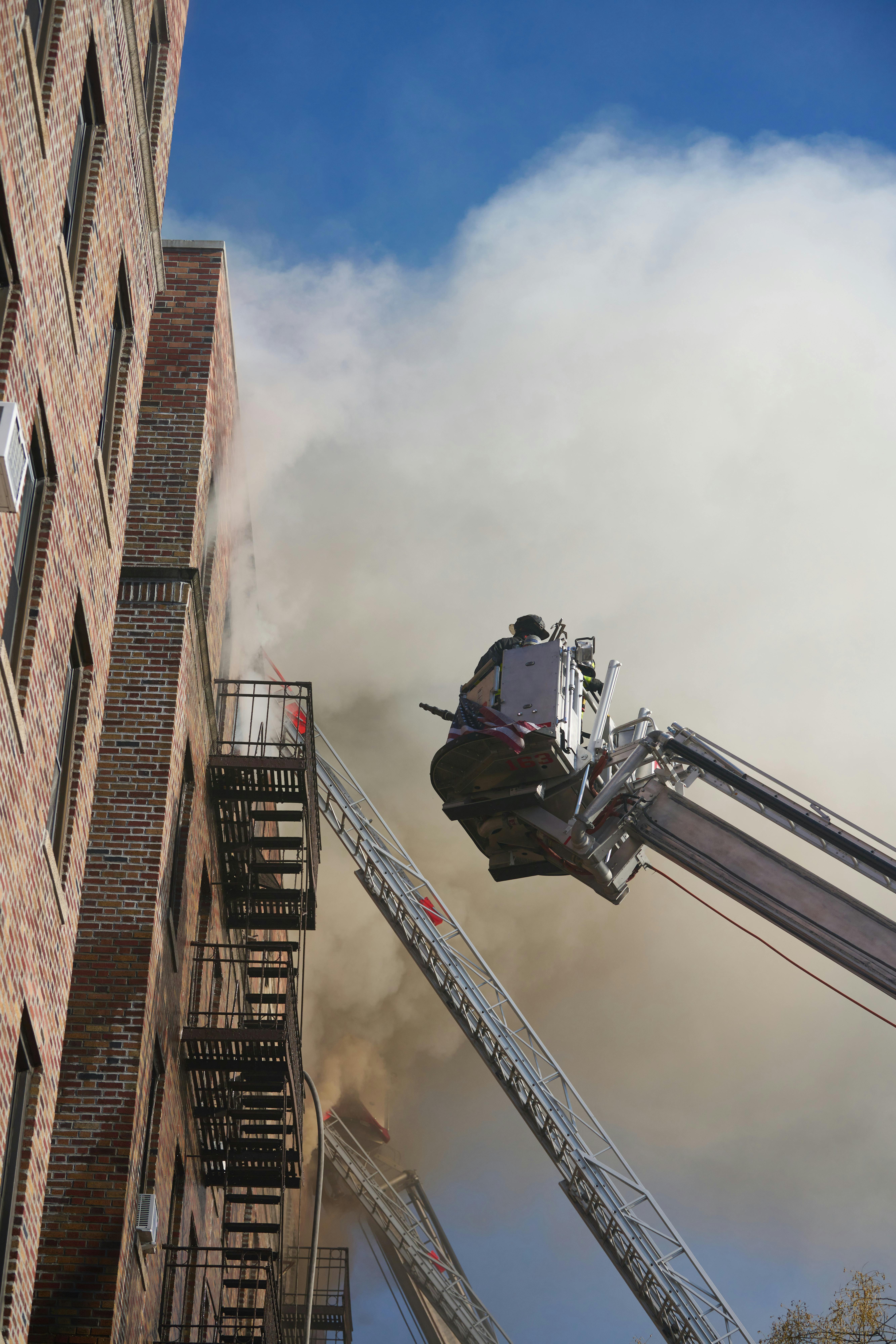 Digital floor plans, real-time alarm and device status, smoke control mode indications, elevator status and fire pump information can shorten the time that&rsquo;s required to form a correct mental model of a fire at a high-rise, including to shorten time-to-water.