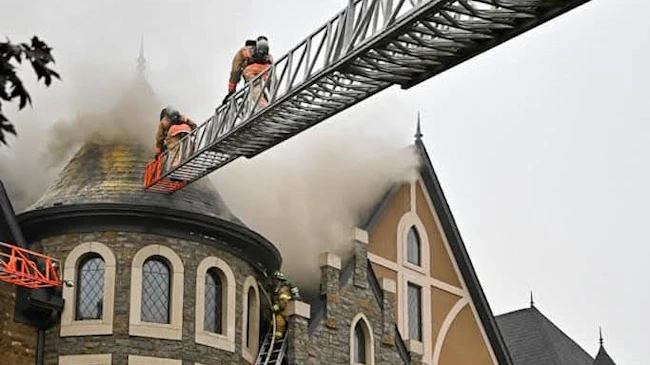 The Executive Fire Officer capstone research identifies six major obstacles to fire department collaboration through interviews with fire chiefs.