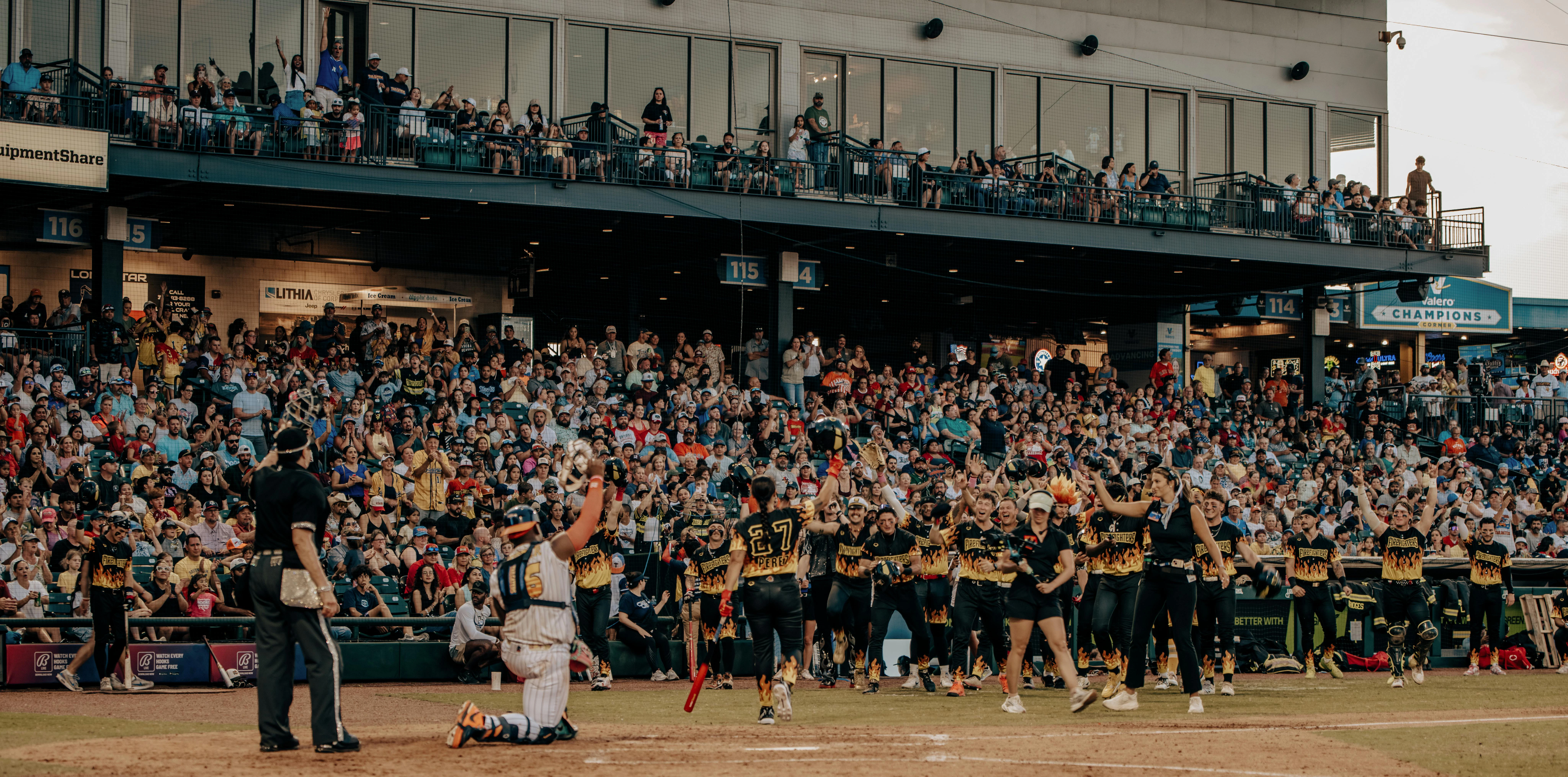 Ex Corpus Christi Tx Firefighter Turned Manager Of The Firefighters Baseball Team Returns Home