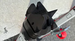 The strut head of the R.A.V.E Strut has four built-in options for placement against a vehilce. The head is lifted up and turned so that the desired surface faces the vehicle.