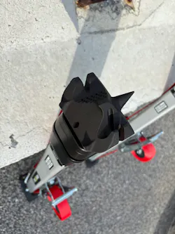 The strut head of the R.A.V.E Strut has four built-in options for placement against a vehilce. The head is lifted up and turned so that the desired surface faces the vehicle.