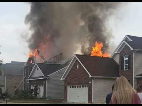 2 firefighters briefly trapped after partial roof collapse in south Charlotte house fire | WSOC-TV