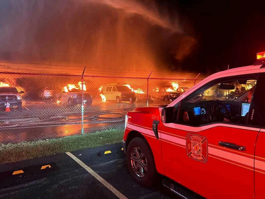 Multiple callers reported the fire at the Verizon store about 3 a.m. Sunday.